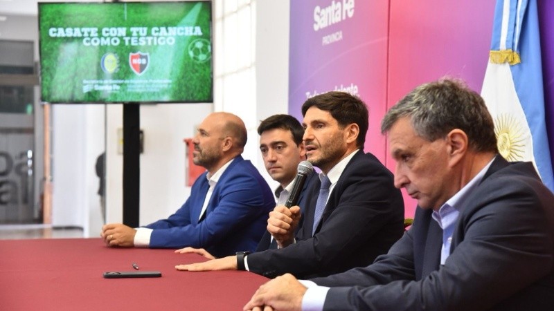 Los presidentes Astore y Belloso estuvieron en la presentación junto al gobernador Pullaro