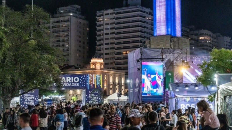 La fiesta reúne multitudes cada año en el parque a la Bandera.