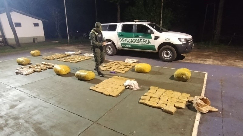 En total incautaron 324,3 kilos de cannabis sativa.