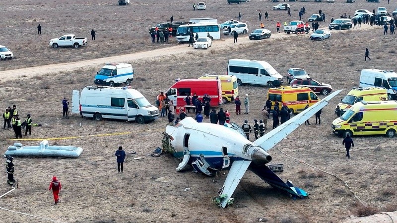 Un avión de Azerbaijan Airlines se estrelló en el oeste de Kazajistán.