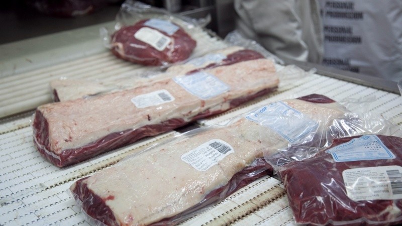 Un anuncio del gobierno Chino sobre sus importaciones de carne pone en alerta a los productores argentinos.