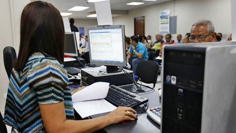 El gobierno nacional endurece las restricciones para la contratación de empleados.