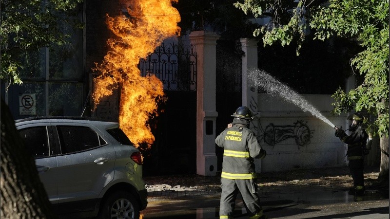 Un incendio tenía lugar este martes a la mañana en Tucumán, casi Alvear.