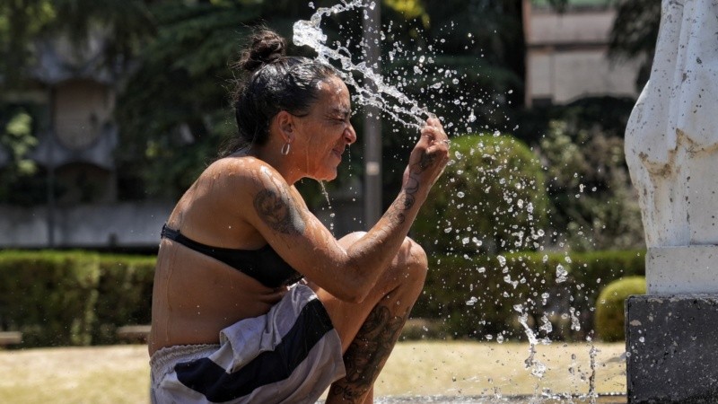 Un poco de agua en el horno que fue Rosario este jueves.