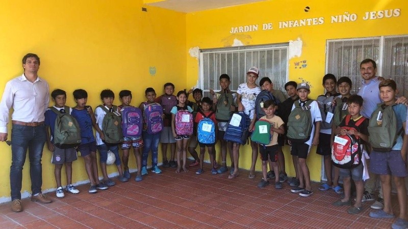 “Es maravilloso ver la ilusión en la cara de esos niños cuando reciben los útiles