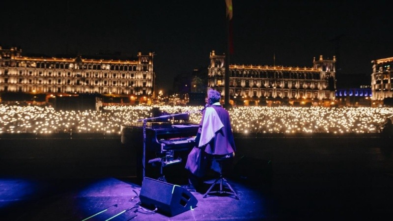 Páez en un concierto masivo en el DF.