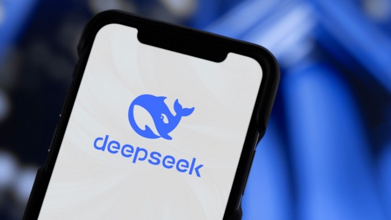 El modelo DeepSeek-R1 de la firma china destaca por su eficiencia y rendimiento.