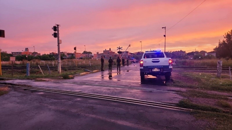 La escena del homicidio del pasado martes, a metros de las vías del ferrocarril.