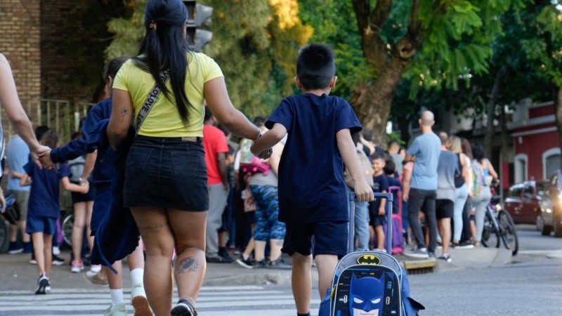 La Provincia quiere a los chicos en las escuelas este lunes.