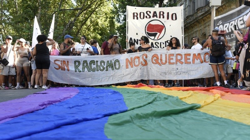 La movilización en Rosario inició en la plaza San Martín y se extendió hasta el Monumento a la Bandera.