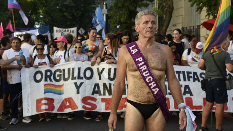 La movilización en Rosario inició en la plaza San Martín y se extendió hasta el Monumento a la Bandera.