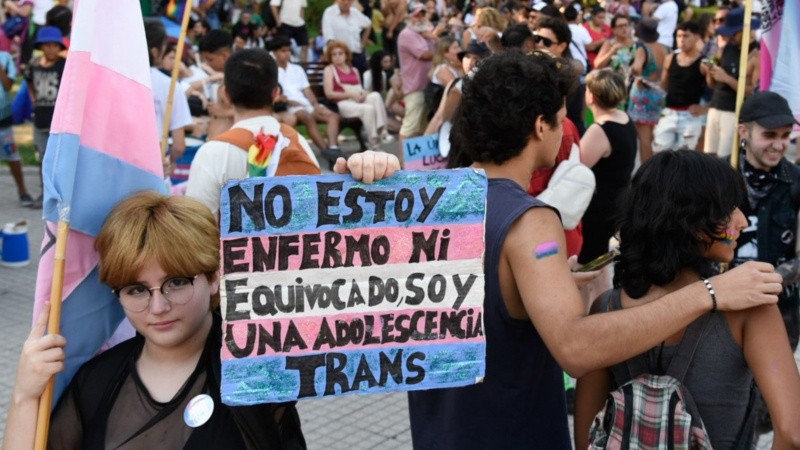 La movilización en Rosario inició en la plaza San Martín y se extendió hasta el Monumento a la Bandera.