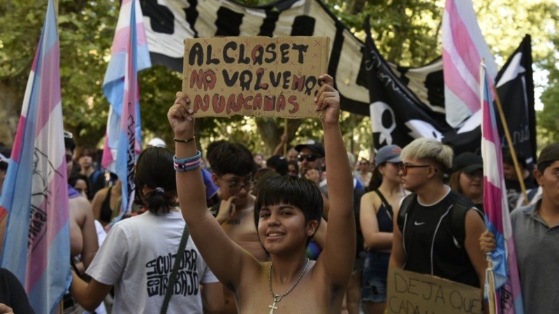 La movilización en Rosario inició en la plaza San Martín y se extendió hasta el Monumento a la Bandera.