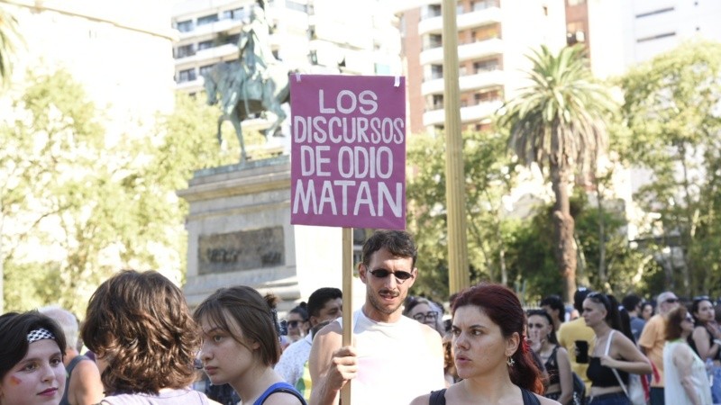 La movilización en Rosario inició en la plaza San Martín y se extendió hasta el Monumento a la Bandera.