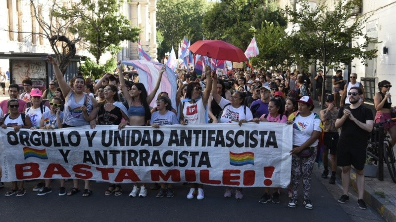 La movilización en Rosario inició en la plaza San Martín y se extendió hasta el Monumento a la Bandera.