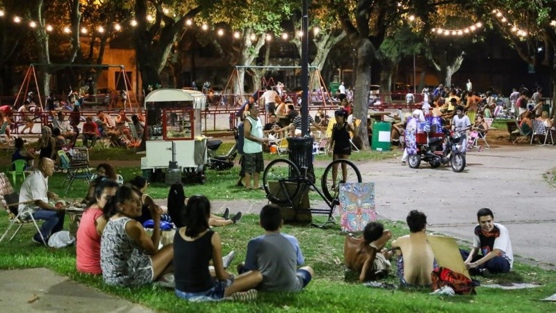 Imagen de archio del picnic nocturno en la plaza Saavedra.