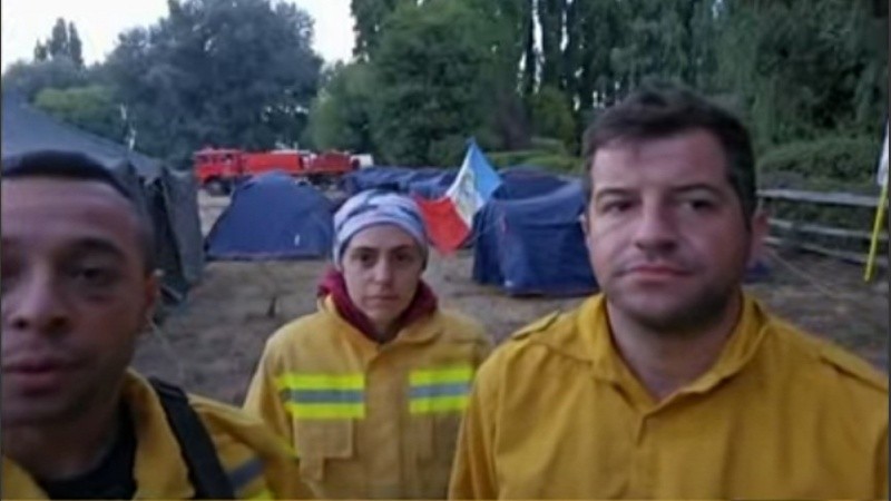 Los brigadistas santafesinos dialogaron con Telenoche sobre la difícil experiencia de combatir el fuego en el sur.