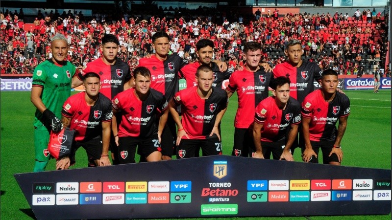 Los once titulares de Newell's que salieron a la cancha contra Defensa en el Coloso.