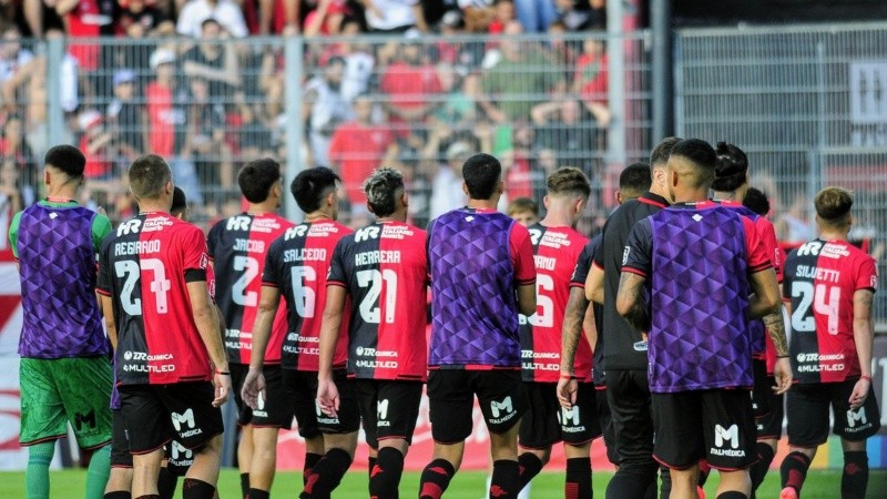 La desazón final del equipo leproso tras la derrota ante Defensa.