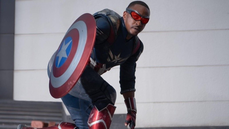 Anthony Mackie es el nuevo Capitán América.