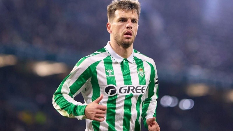 El futbolista rosarino Giovani Lo Celso sufrió una lesión muscular en su pierna derecha.