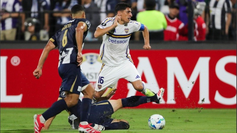 Merentiel en acción durante el partido de Boca ante Alianza Lima.