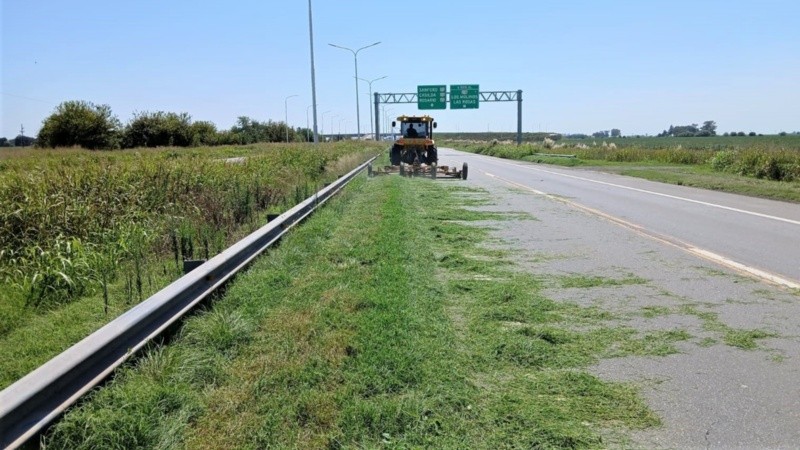 Vialidad Nacional realiza tareas de mantenimiento en rutas del sur santafesino.