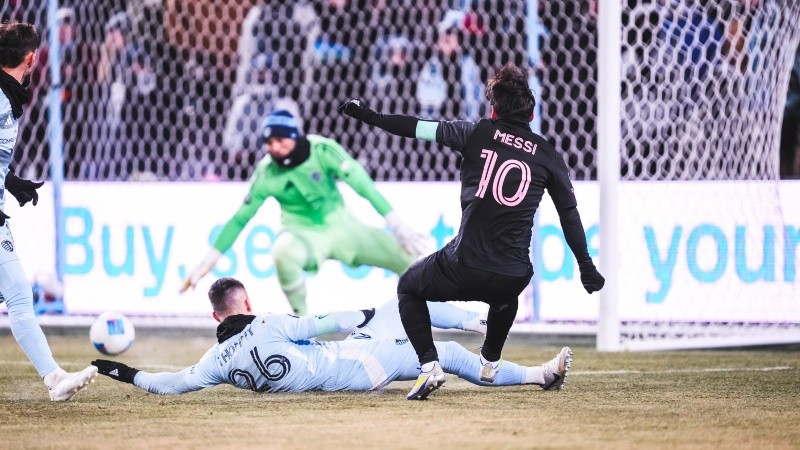 Golazo de derecha de Leo bajo una sensación térmica de -25º.