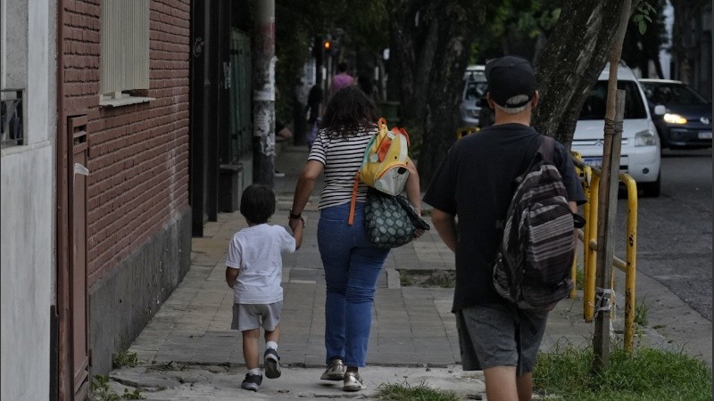 Imágenes del primer día de clases en Rosario.