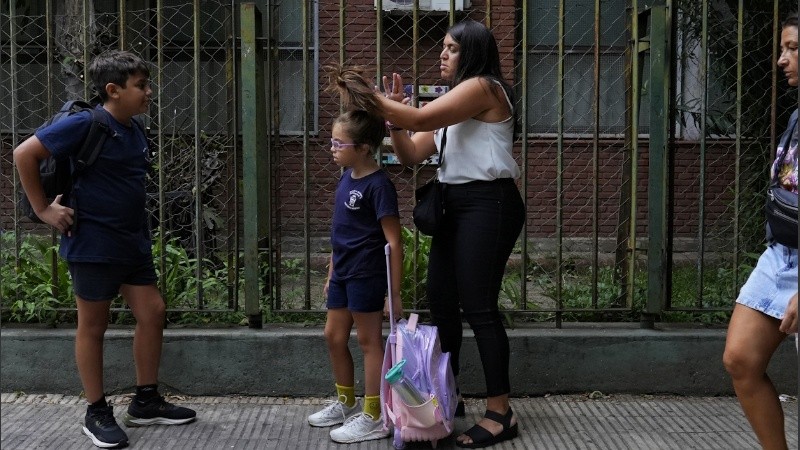 Imágenes del primer día de clases en Rosario.