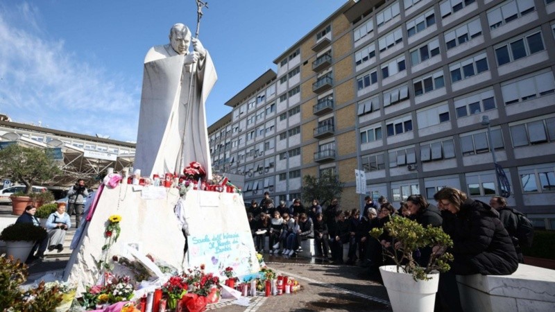 El Papa está hospitalizado en Roma.