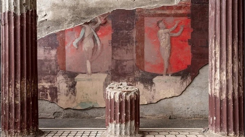 Uno de los frescos descubiertos en el salón del spa hallado en las excavaciones.