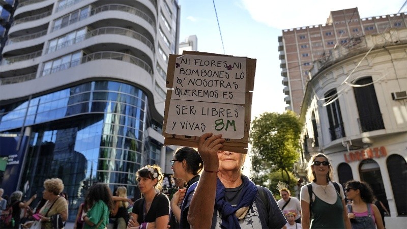 Las palabras en imágenes de la marcha por el 8M en Rosario.