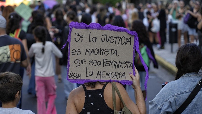 Las palabras en imágenes de la marcha por el 8M en Rosario.