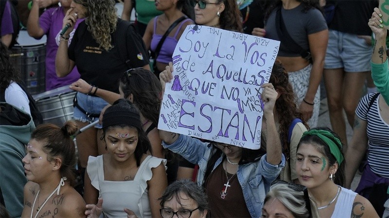 Las palabras en imágenes de la marcha por el 8M en Rosario.