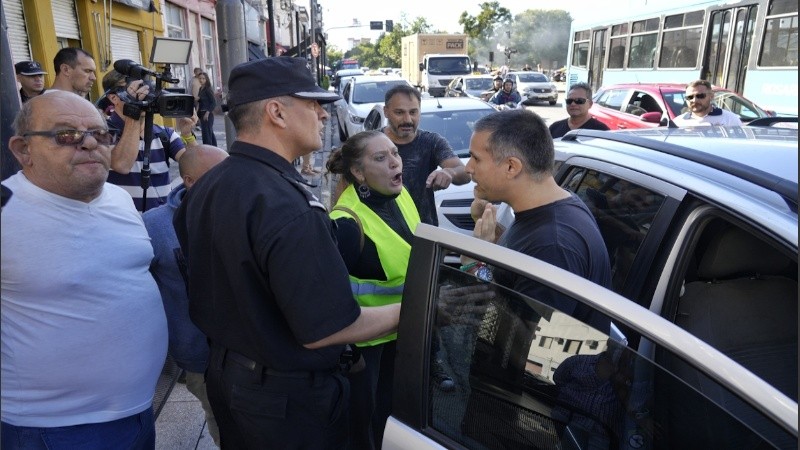 Protesta tachera contra el avance de Uber en Rosario.