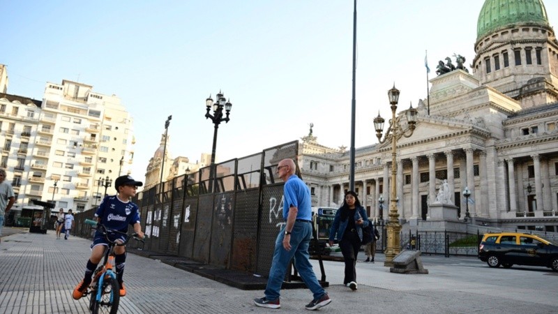 El Congreso vallado este miércoles.