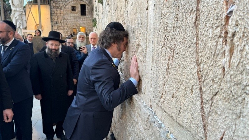 Una nueva postal de Milei en el Muro de los Lamentos por ahora debe esperar.