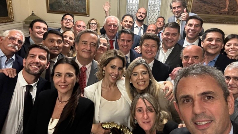 El bloque oficialista celebró tras la votación en Diputados.