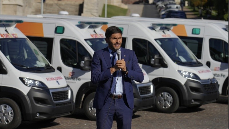 Las ambulancias entregadas en el Monumento a la Bandera.