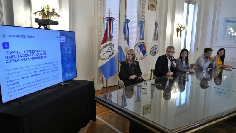 El intendente y su equipo en la presentación de este jueves