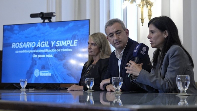 El intendente y su equipo en la presentación de este jueves