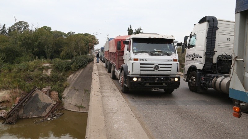 En estos días comenzaron a poblarse de camiones los caminos de la región.