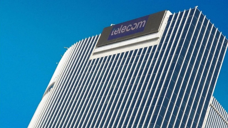 El Gobierno dictó la suspensión preventiva de la compra de Telefónica por parte de Telecom.