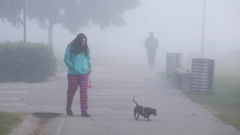 La costa central rosarina este jueves por la mañana. Foto: Alan Monzón/Rosario3)